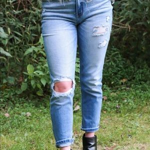 Women’s Light Wash Kancan Mom Jeans